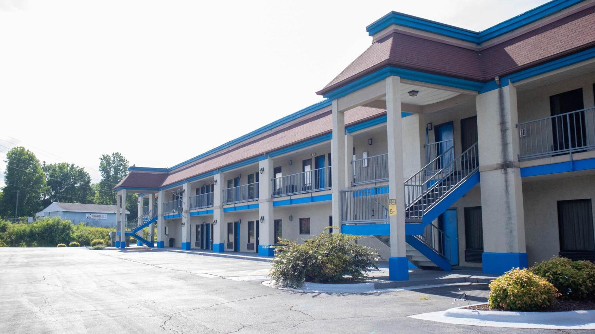 Executive Inn Yanceyville Exterior photo